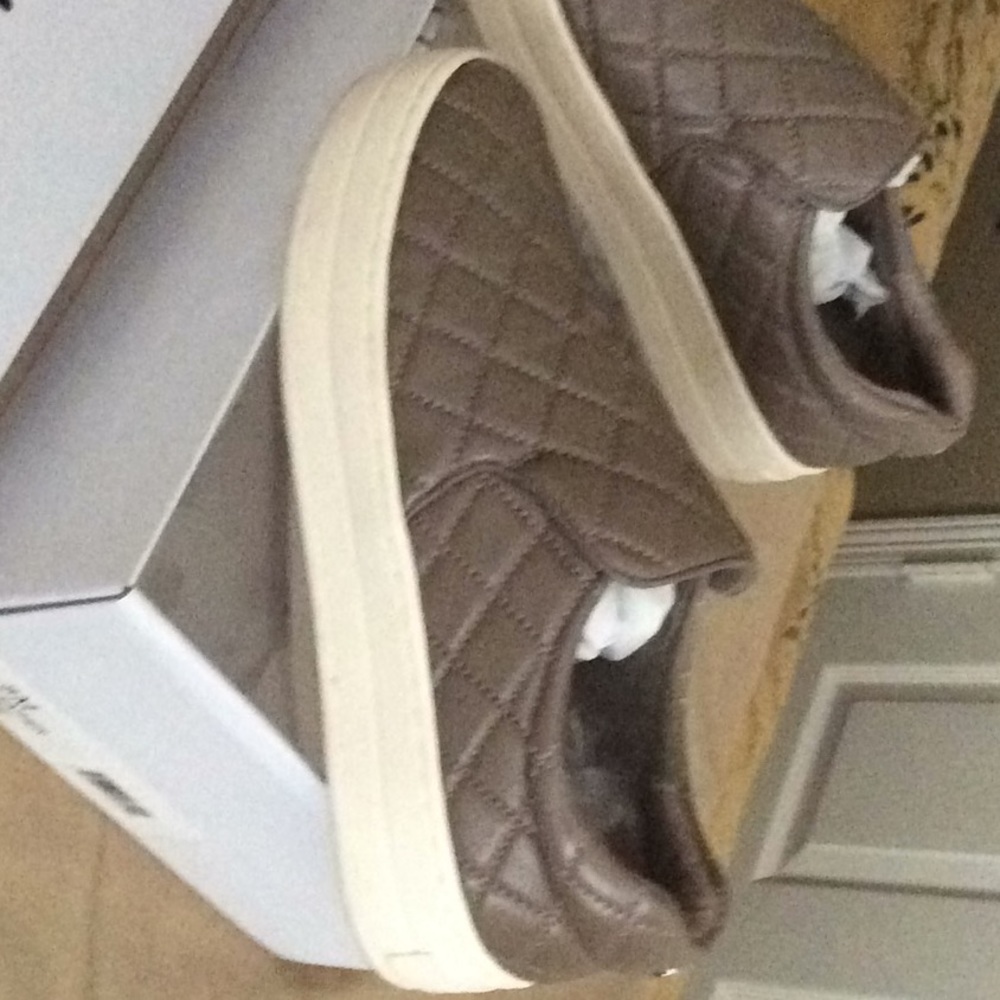 Sneakers - Picture 3 of 3